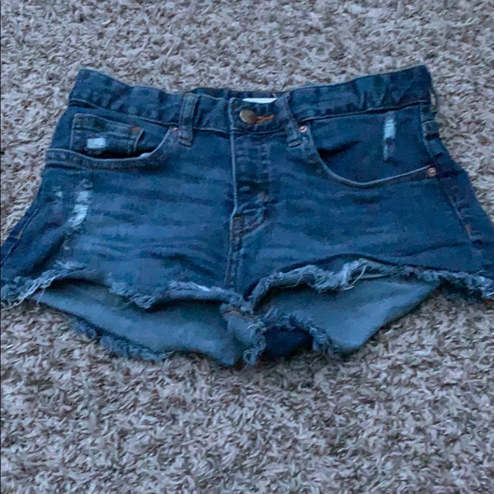 Female H&M shorts for kids (like for offer)